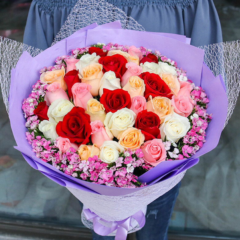 33 Mixed Roses with Gypsophila Paniculata Outer Rim Bouquet - Send love flowers to China