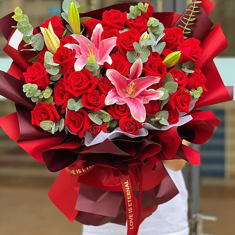 Hand in hand, never apart, 33 red roses, 6 pink lilies - Send lilies to China