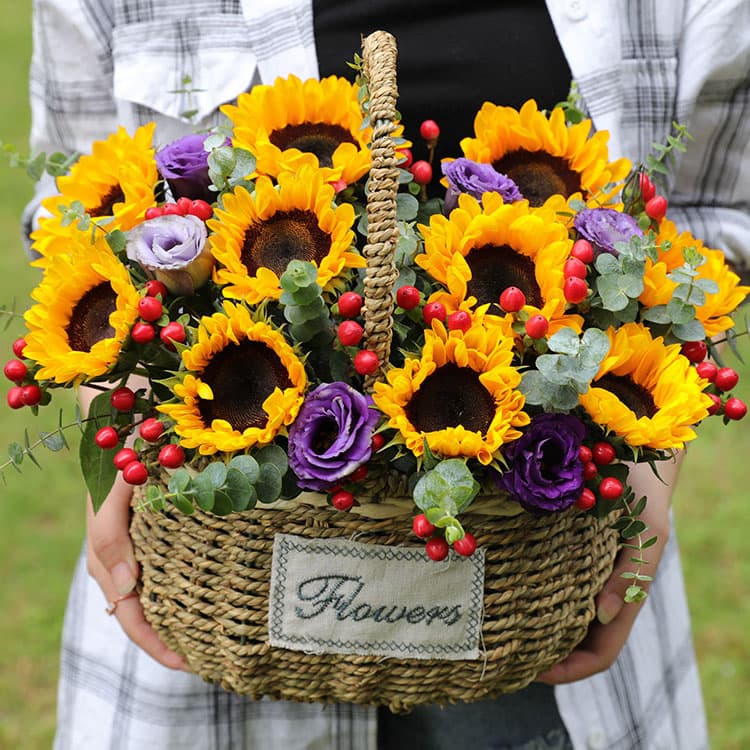 11 sunflowers, hand-held flower basket - Send sunflowers to China