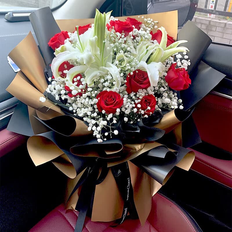 As if we just met, with 11 red roses and 6 white lilies - Send lilies to China