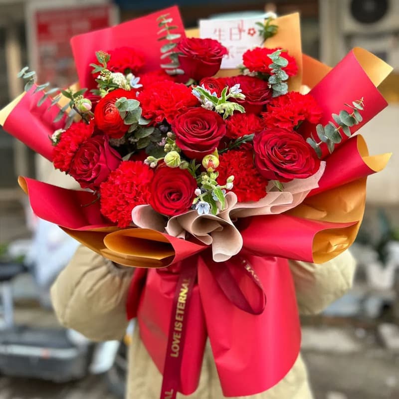 Continuous blessings, 9 red carnations, 6 red roses - Send carnations to China